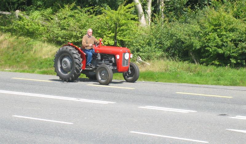 ../Images/Vintage tractor Run 2007- 27.jpg
